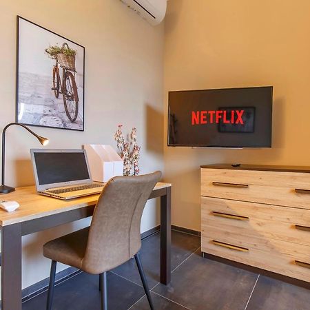 Modern & Bright 2 Bedroom Flat 50M From M4 Stop Milano Eksteriør bilde