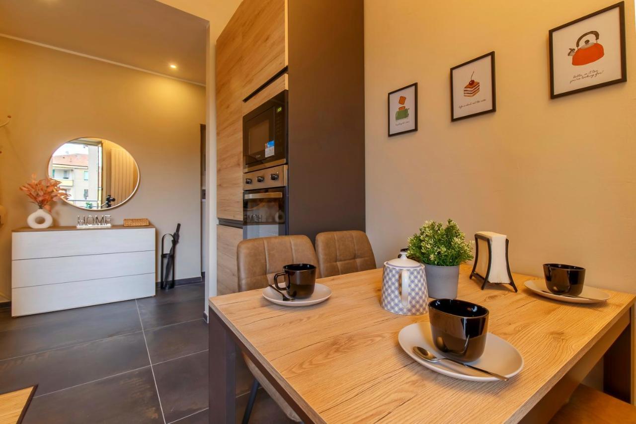 Modern & Bright 2 Bedroom Flat 50M From M4 Stop Milano Eksteriør bilde